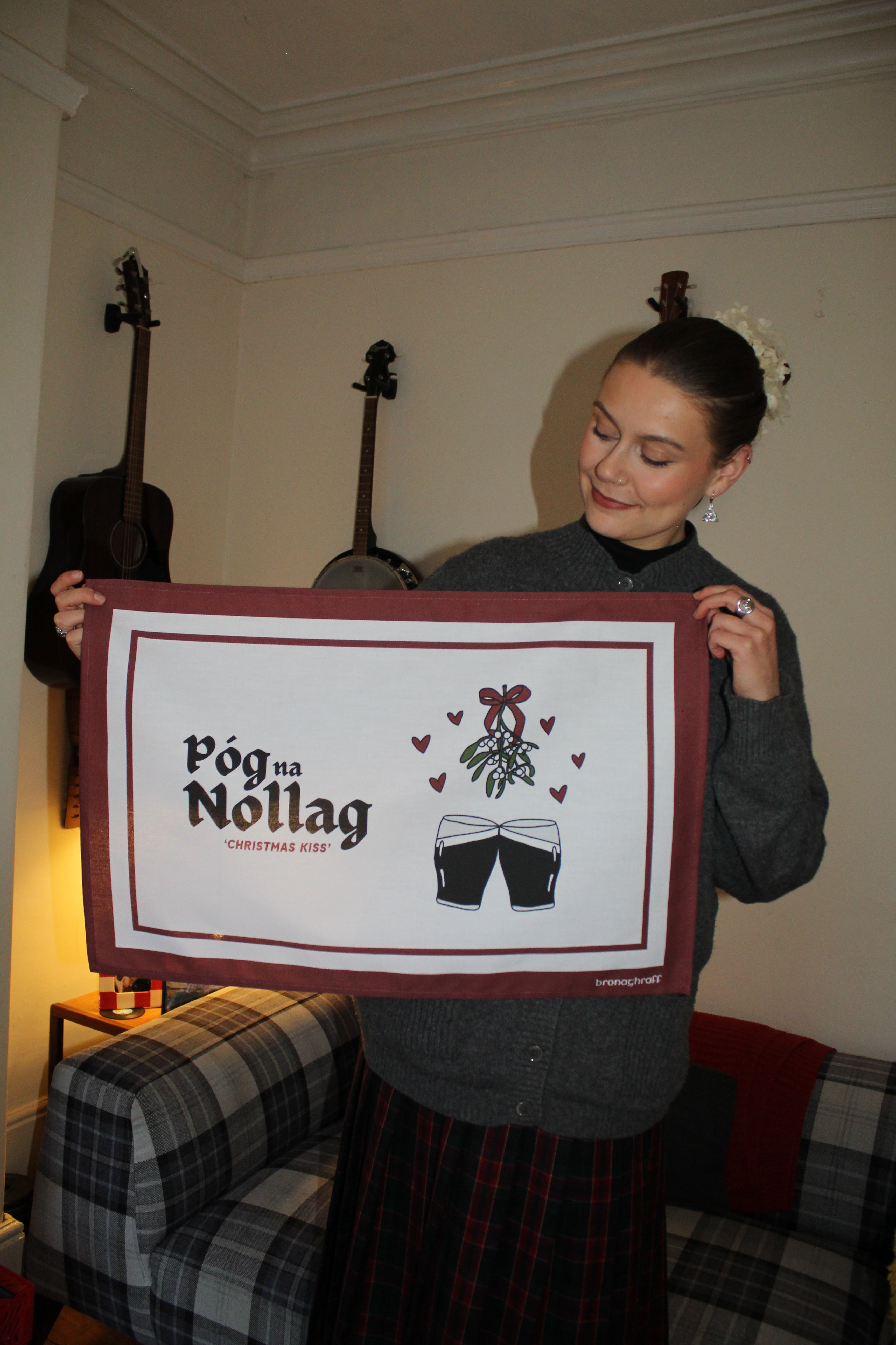Póg na Nollag – Christmas Kiss Tea Towel