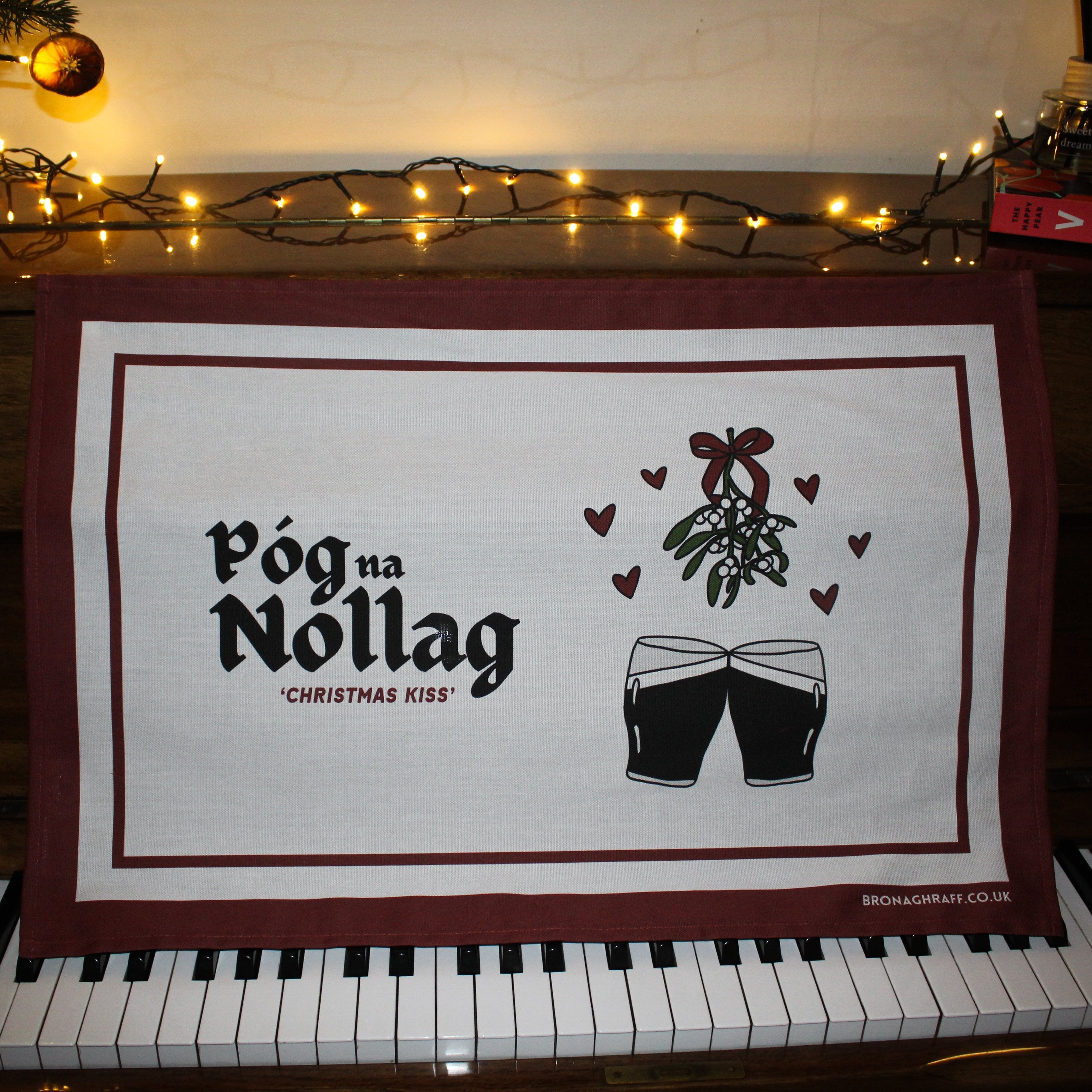 Póg na Nollag Christmas Kiss Christmas Tea Towel bronaghraff